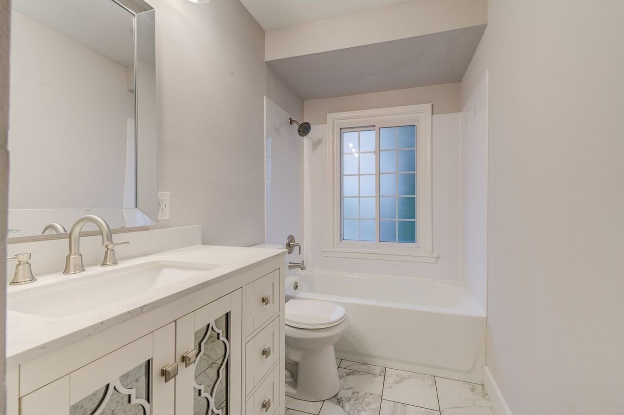 2385 Ridgecrest Dr - Photo 5 of 7