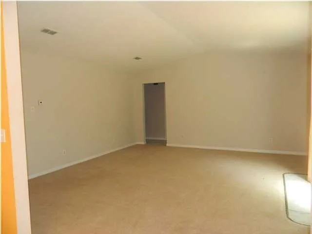795 Royal Woods Dr W - Photo 5 of 14