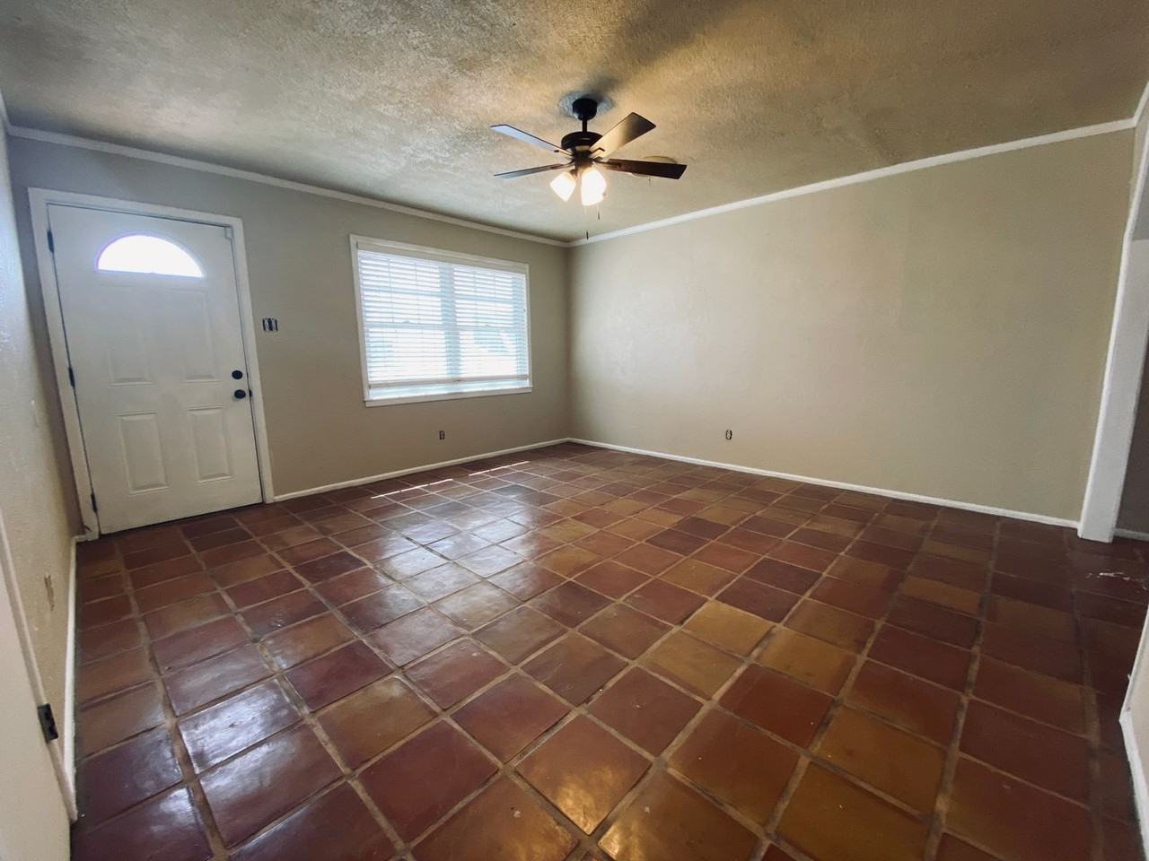 5318 49th St - Photo 2 of 6