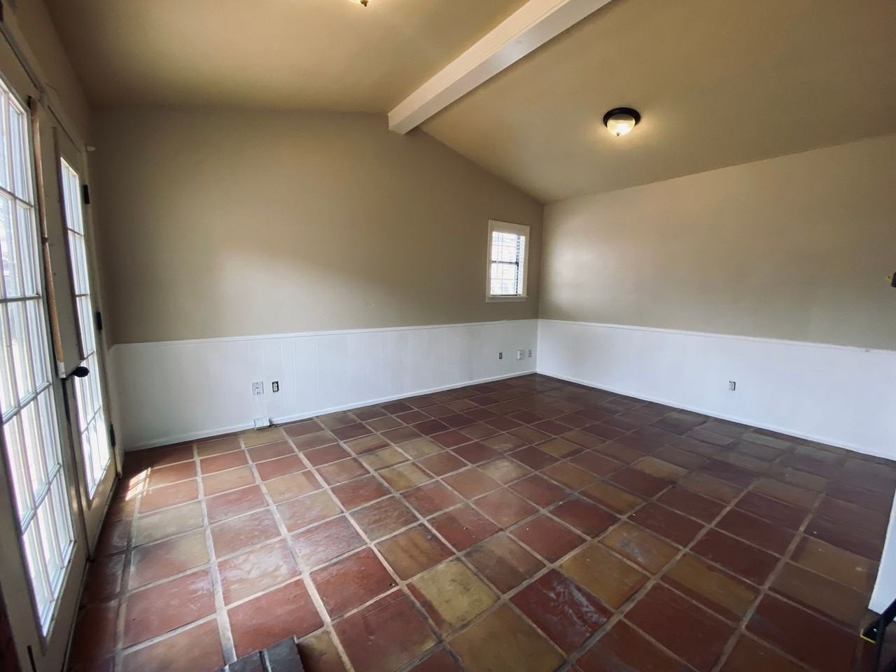 5318 49th St - Photo 3 of 6