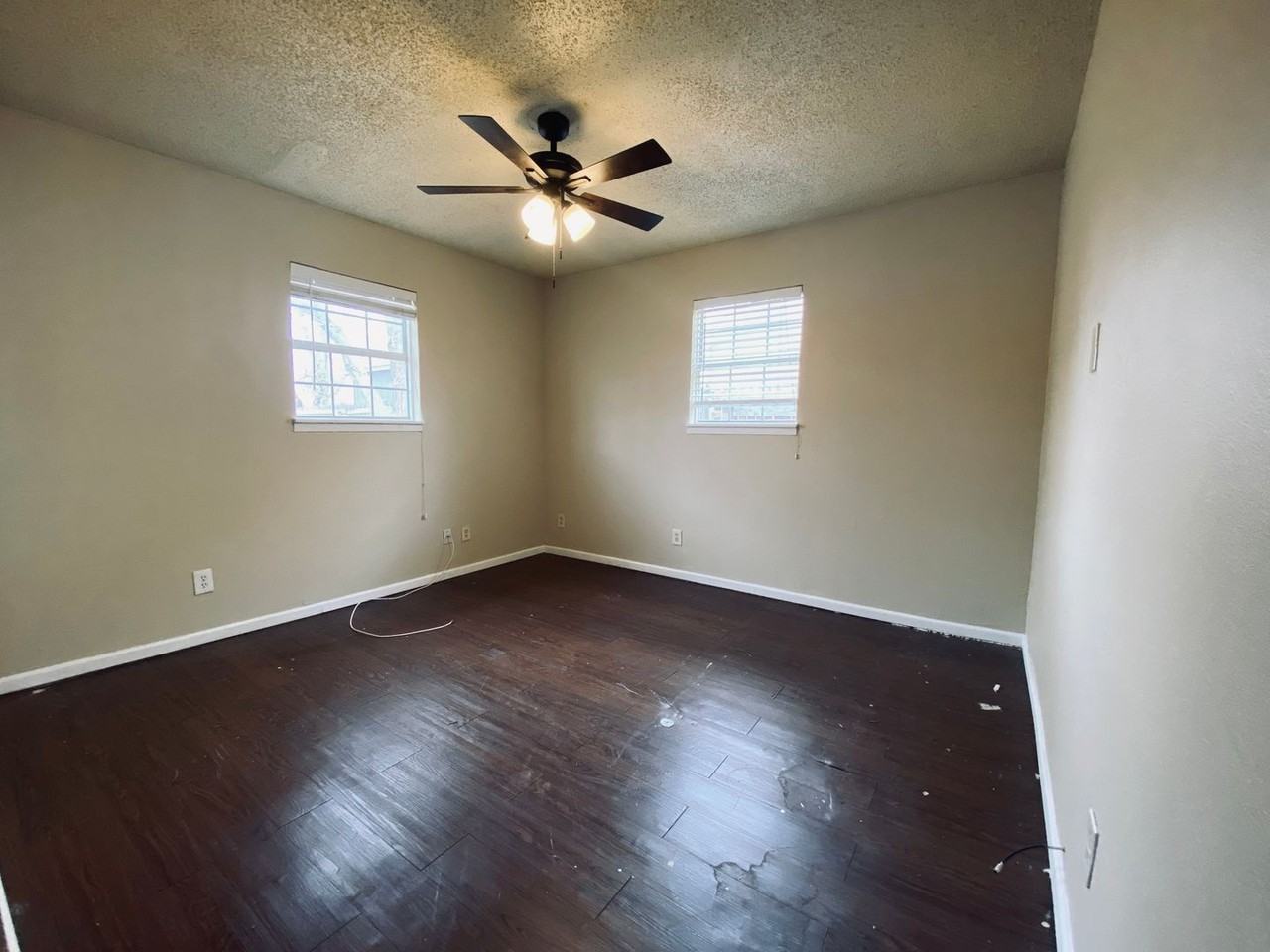5318 49th St - Photo 5 of 6