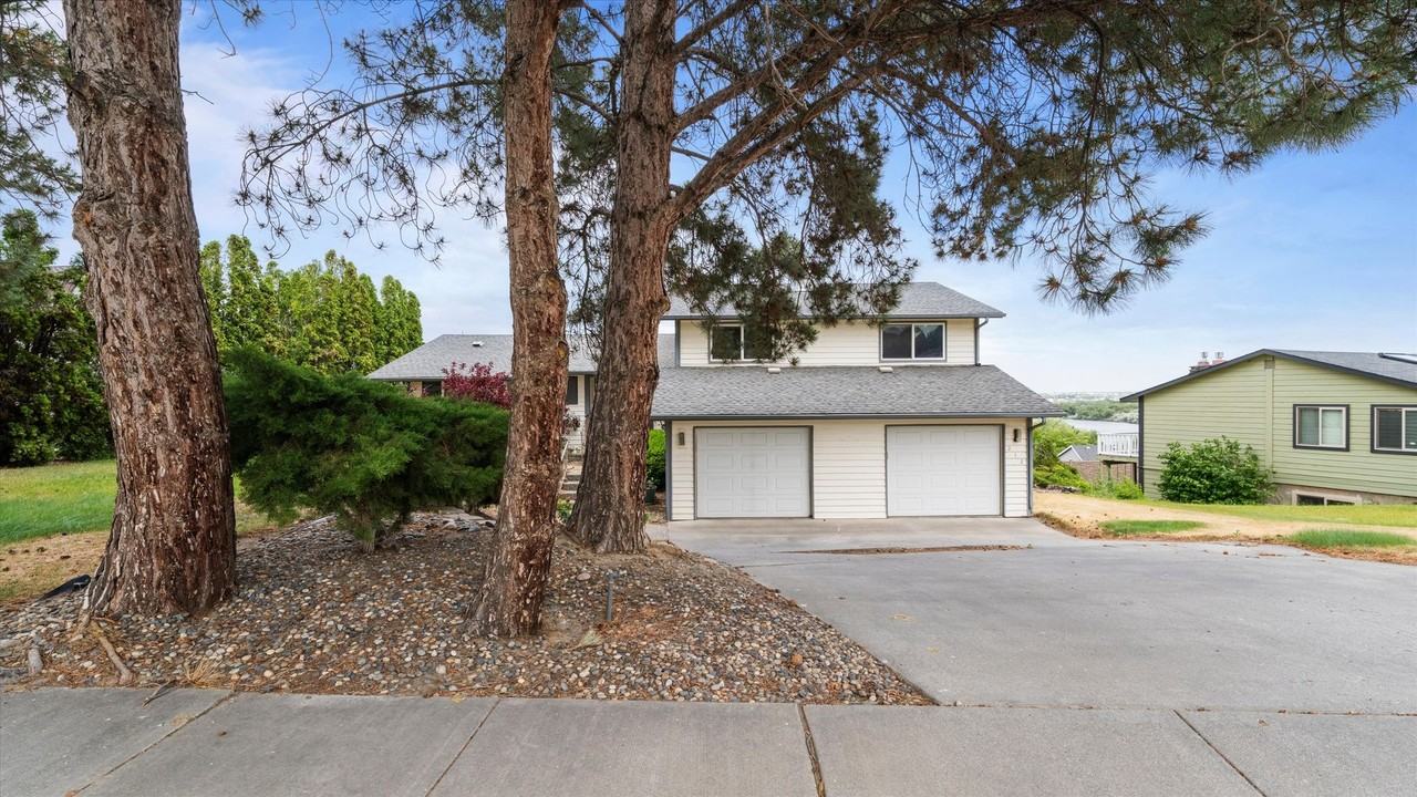 212 Edgewood Dr - Photo 3 of 38