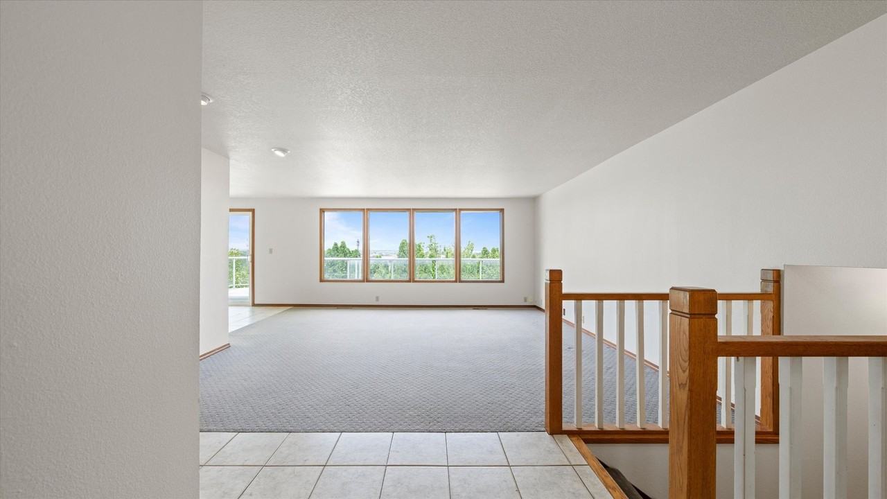 212 Edgewood Dr - Photo 4 of 38
