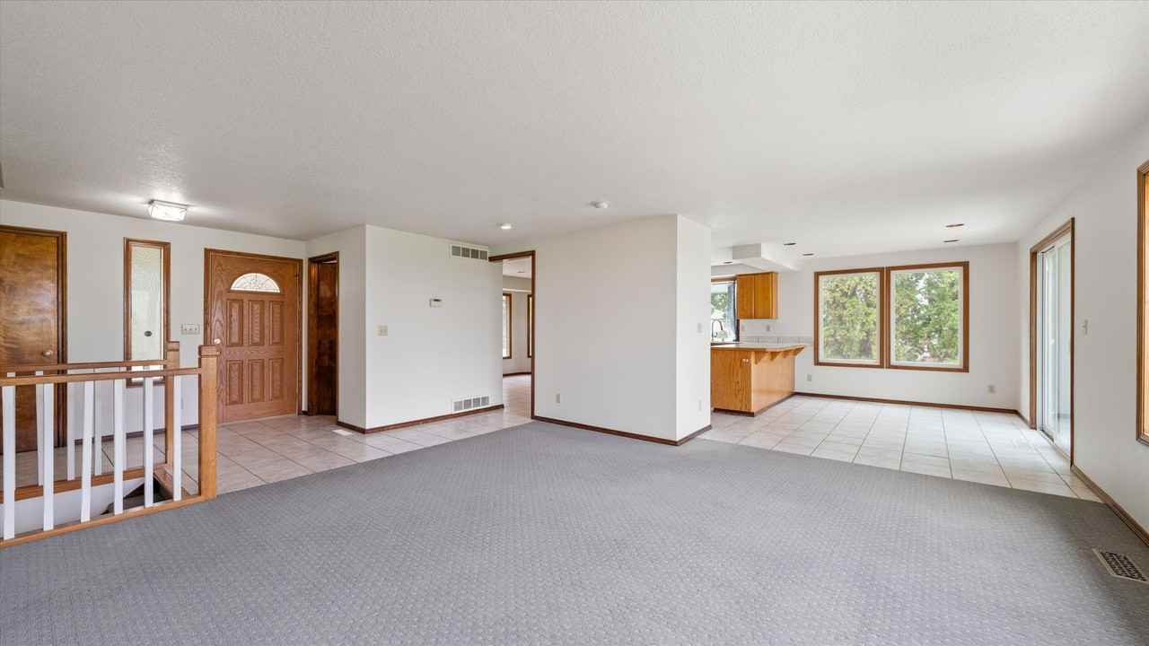 212 Edgewood Dr - Photo 6 of 38