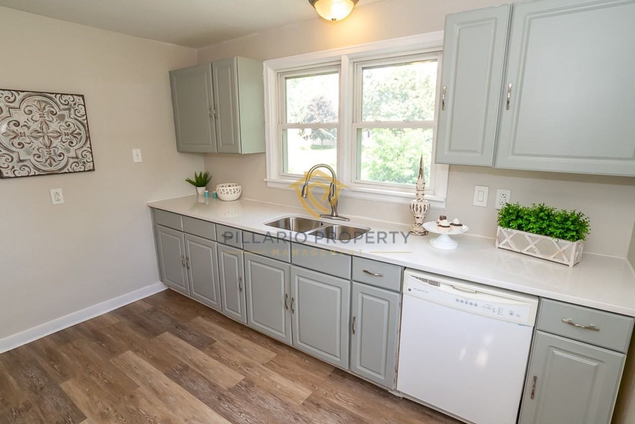 312 Hanley St - Photo 5 of 12