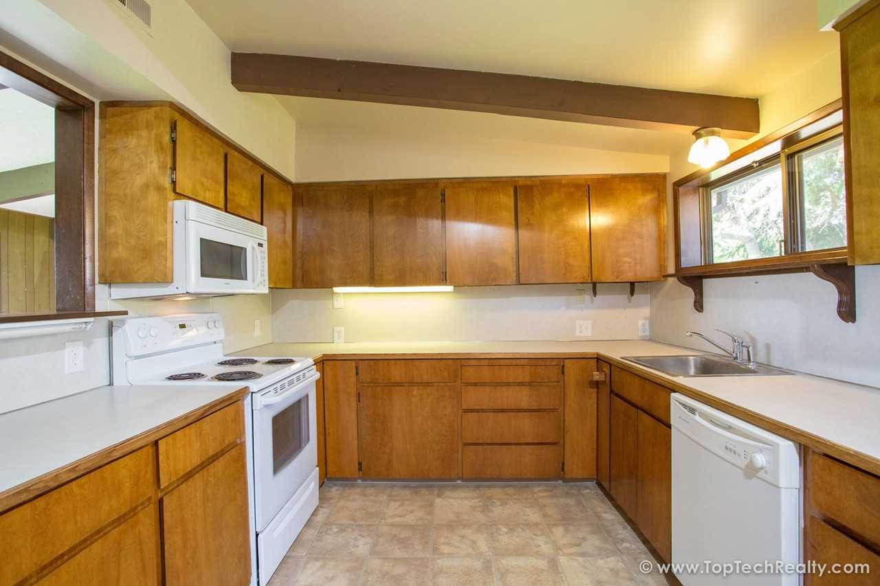 675 Nw 123rd Ave - Photo 4 of 24
