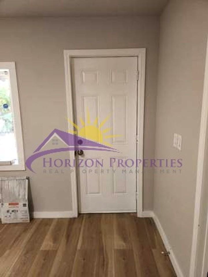3835 1/2 34th St - Photo 3 of 17