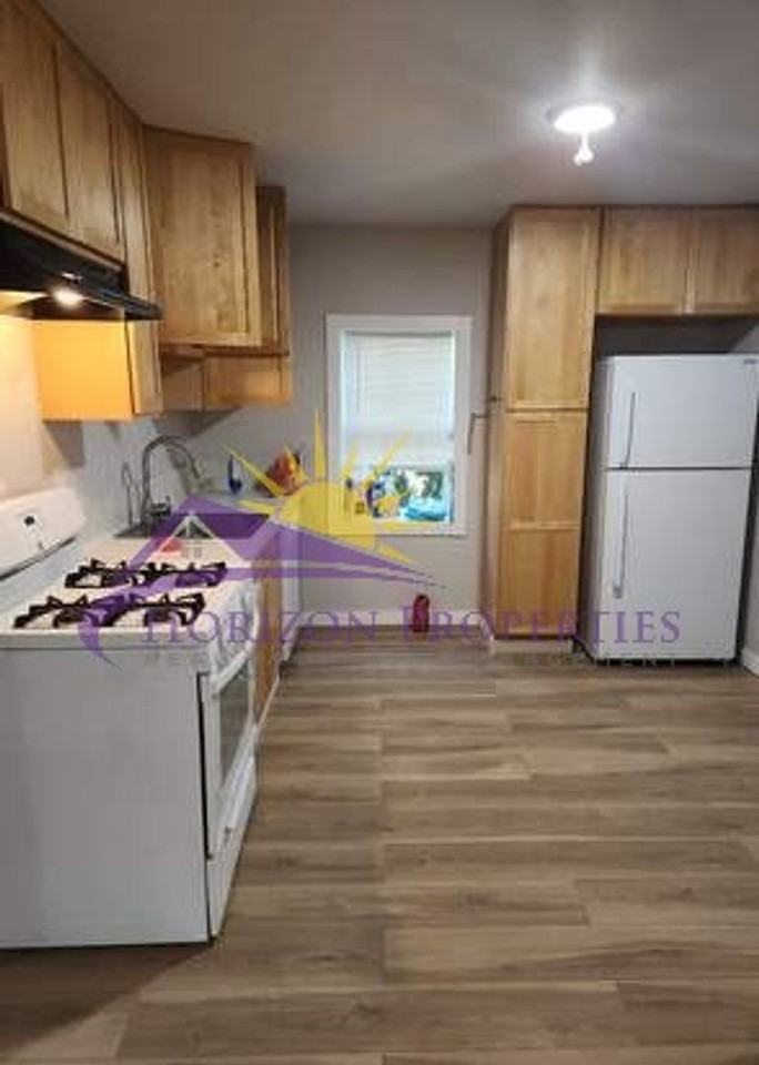 3835 1/2 34th St - Photo 5 of 17