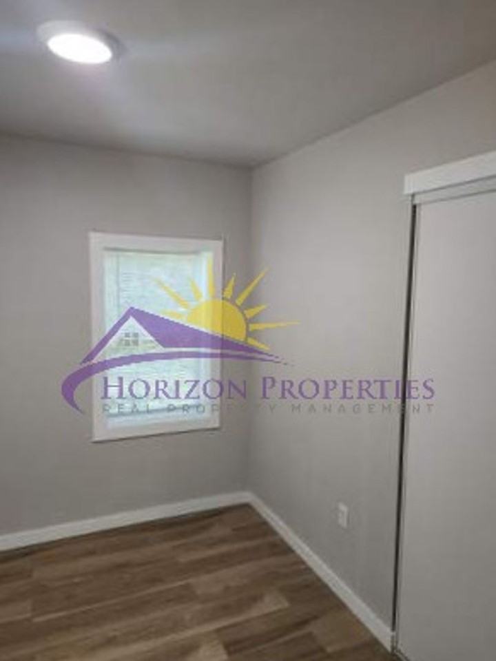 3835 1/2 34th St - Photo 6 of 17