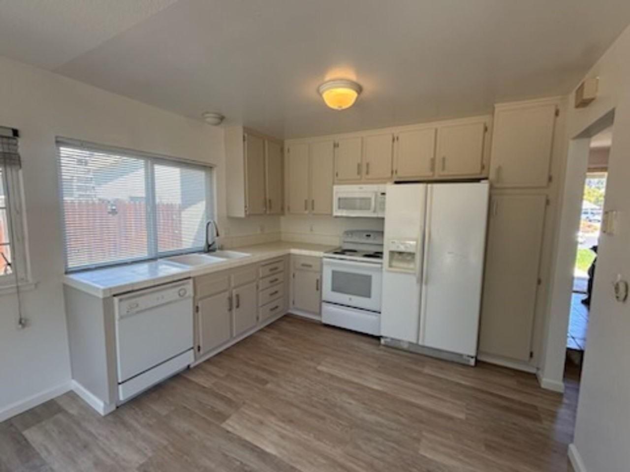230 Turnstone Dr - Photo 2 of 10
