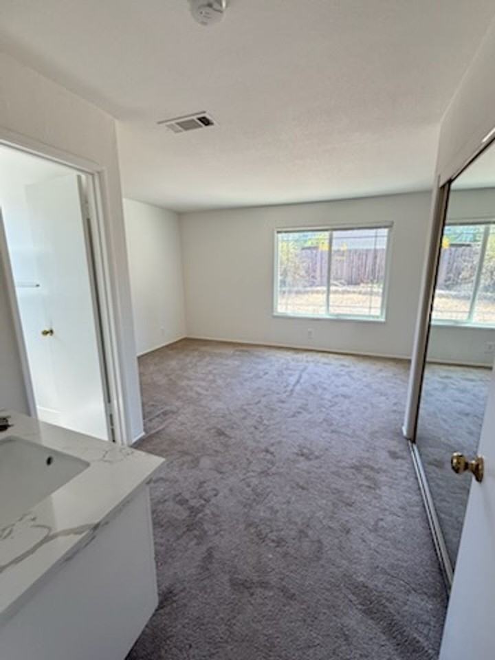 230 Turnstone Dr - Photo 4 of 10