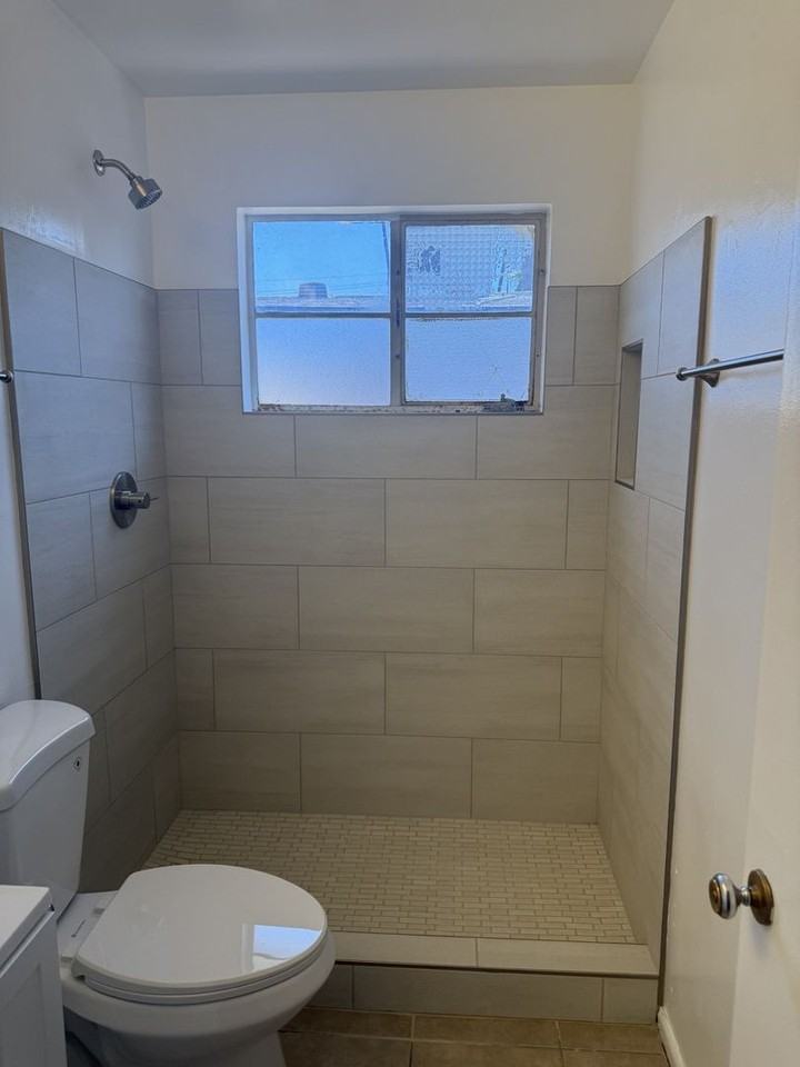 2718 E Glenrosa Ave #1 - Photo 4 of 6