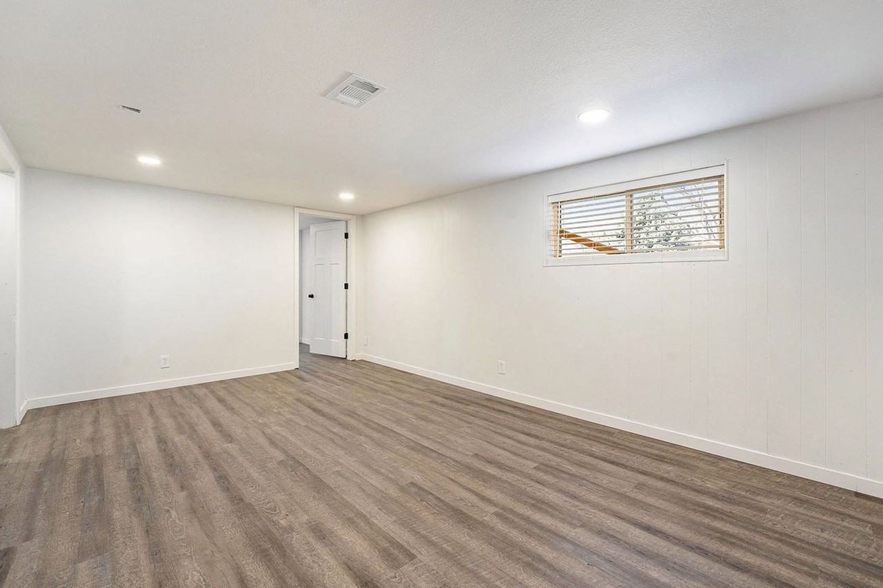 4728 Estes St #B - Photo 4 of 20