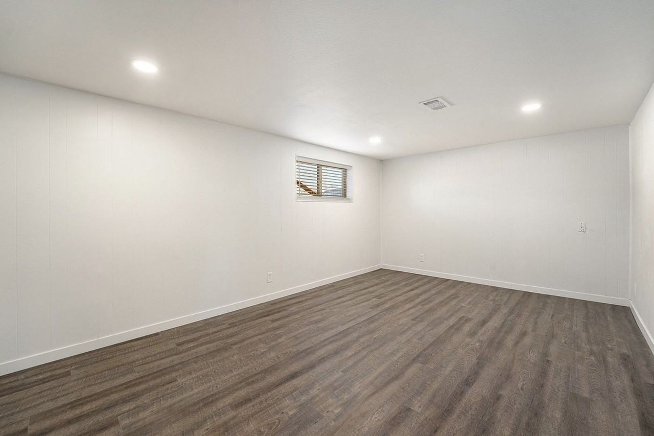 4728 Estes St #B - Photo 5 of 20