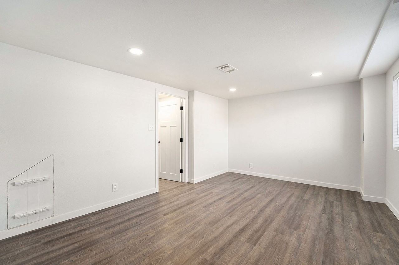 4728 Estes St #B - Photo 7 of 20
