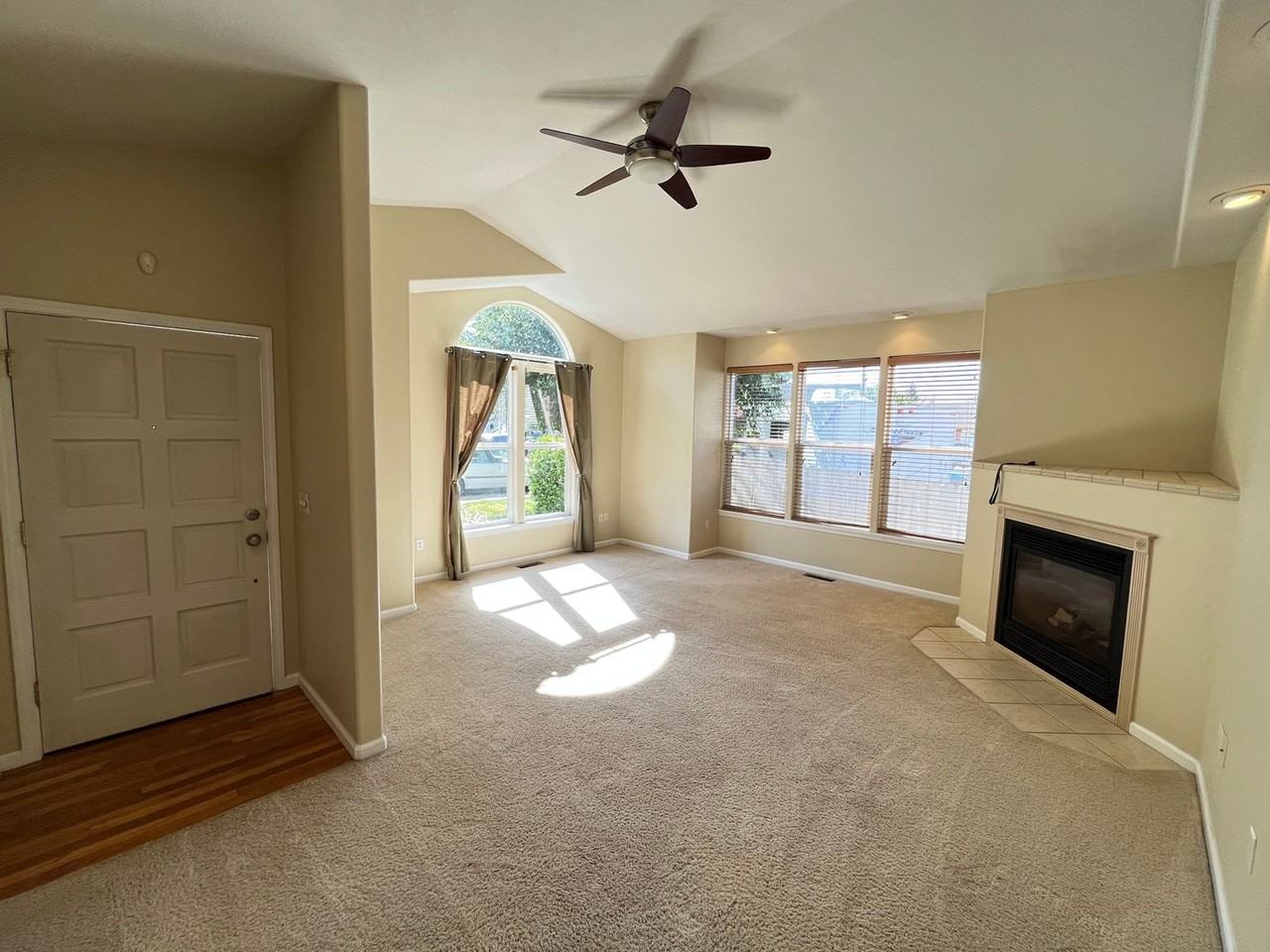 4575 Kincaid Ct - Photo 7 of 39