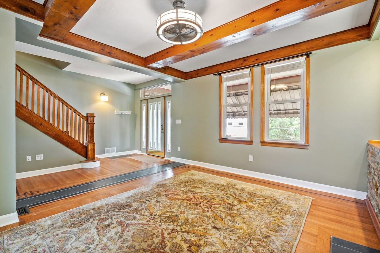 638 Margaret St - Photo 6 of 25