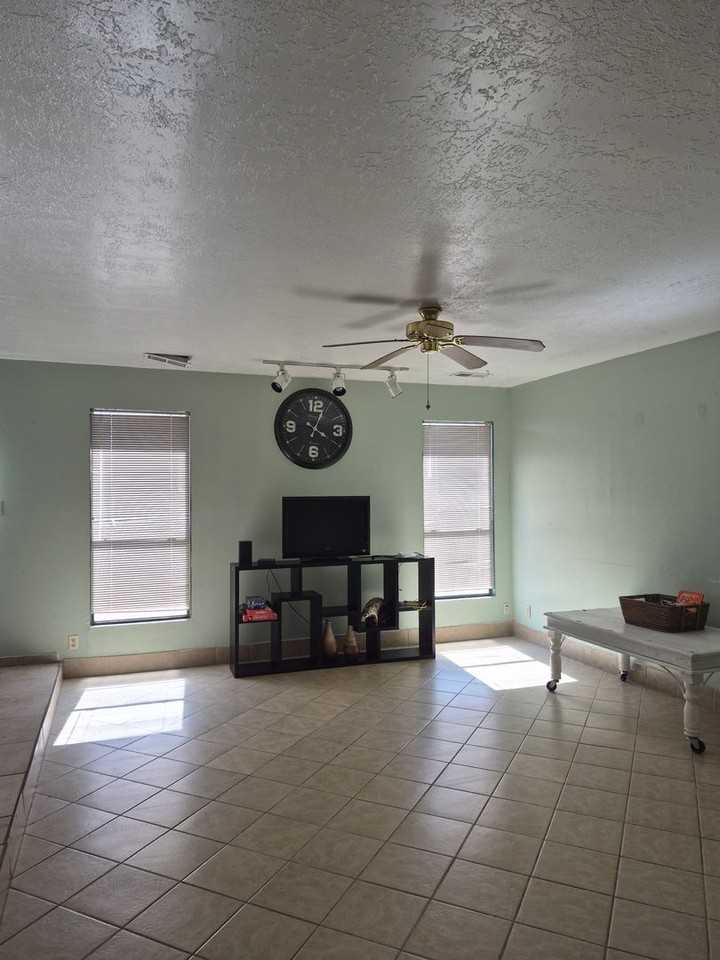 801 Casper Rd Se - Photo 3 of 10
