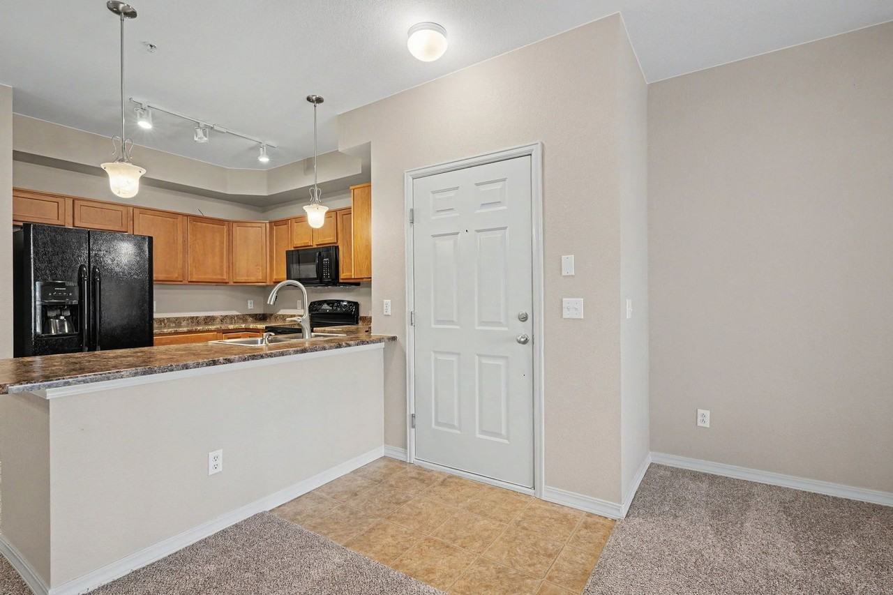 8846 S Kline St #202 - Photo 4 of 21