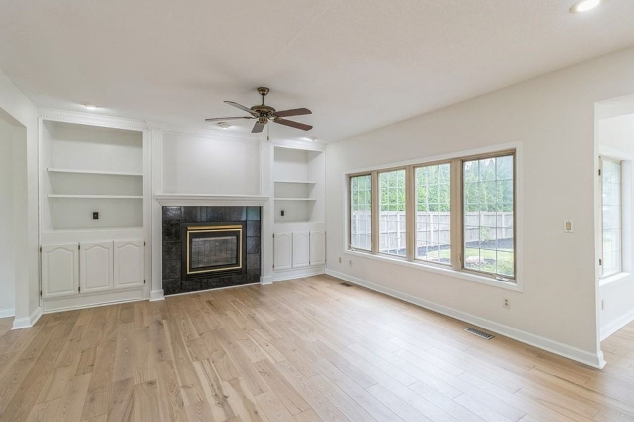 13585 Summit Dr - Photo 3 of 32