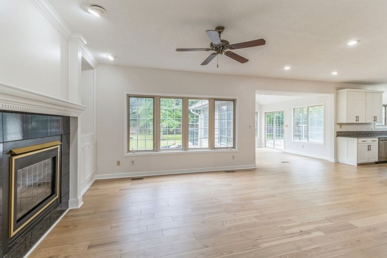 13585 Summit Dr - Photo 5 of 32