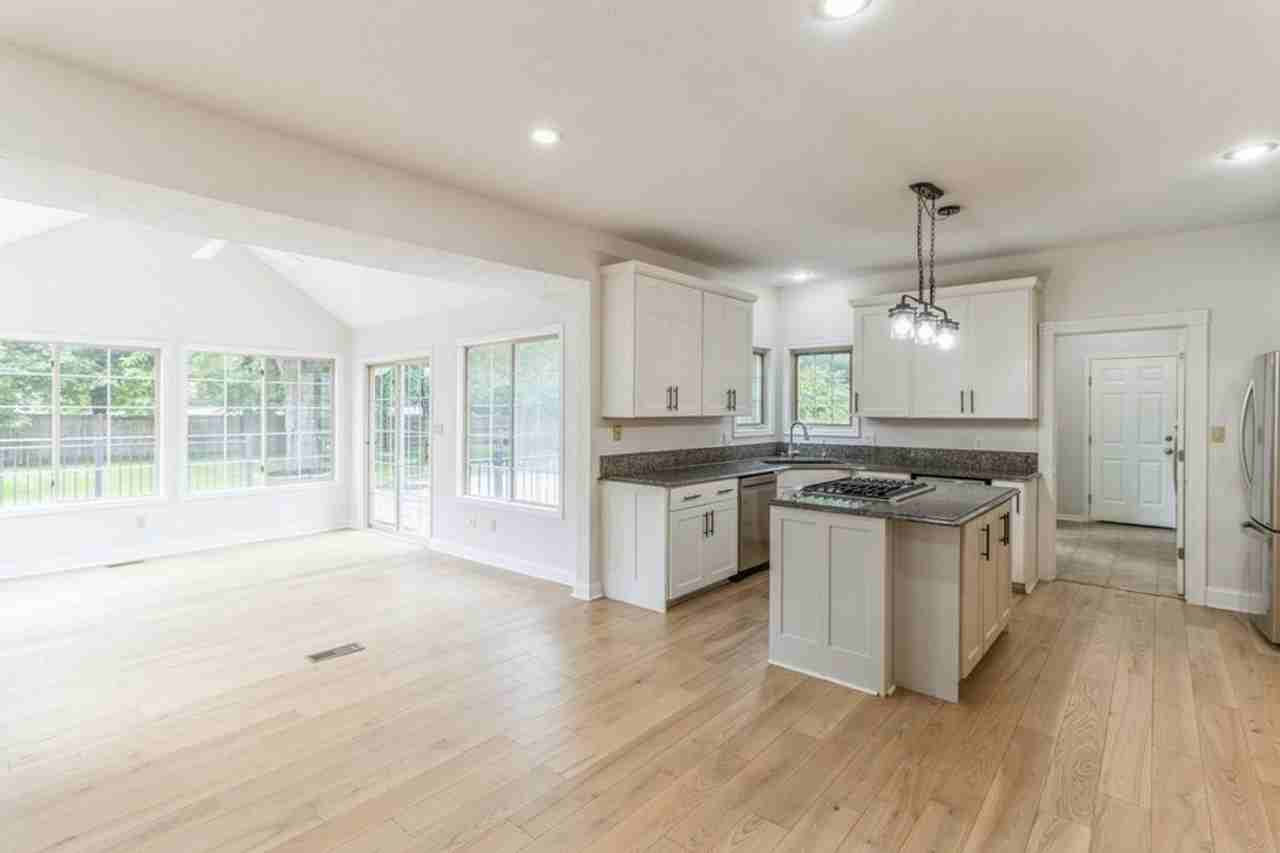 13585 Summit Dr - Photo 7 of 32