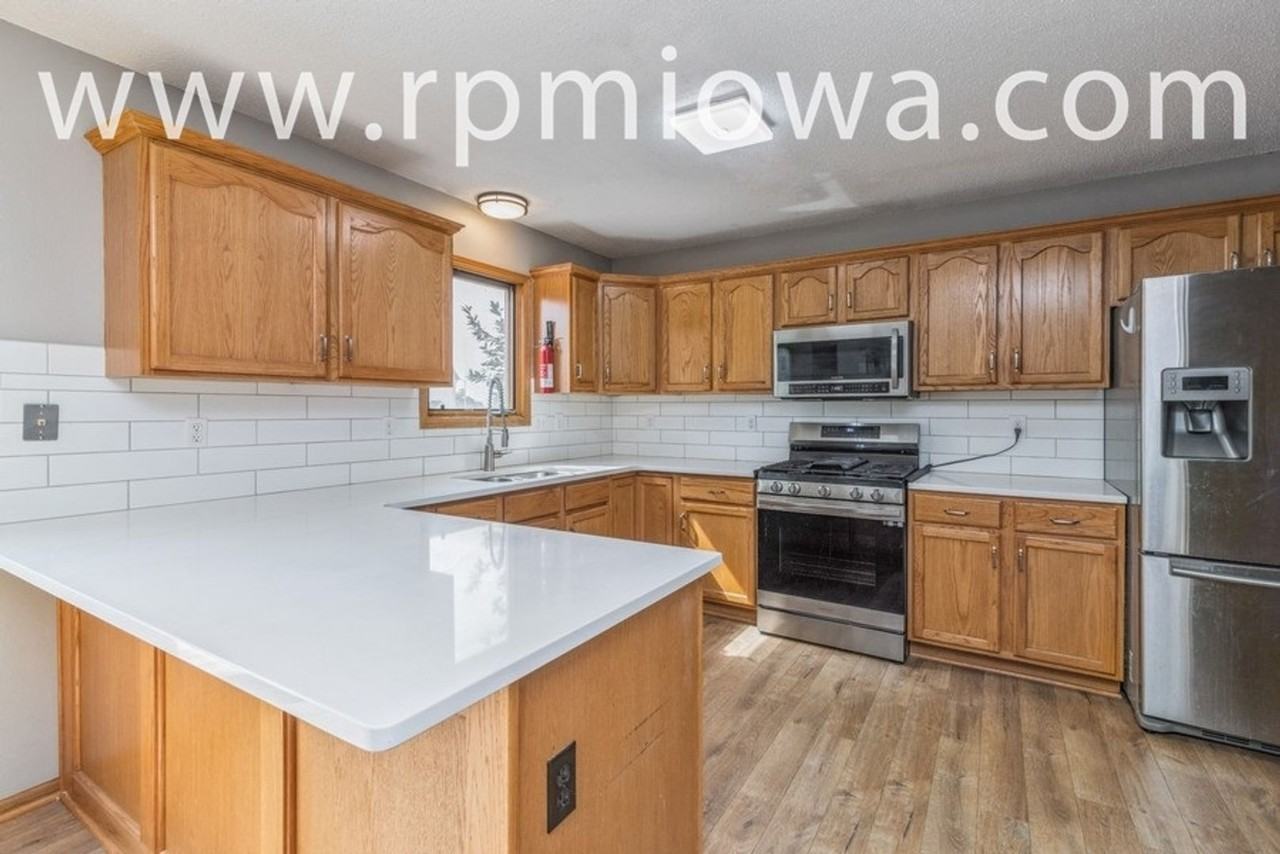 825 76th St - Photo 3 of 16