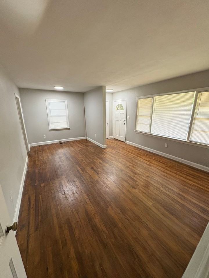 1713 Gillespie Ave - Photo 2 of 9
