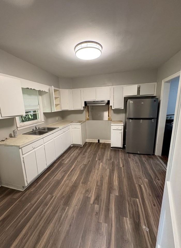 1713 Gillespie Ave - Photo 3 of 9