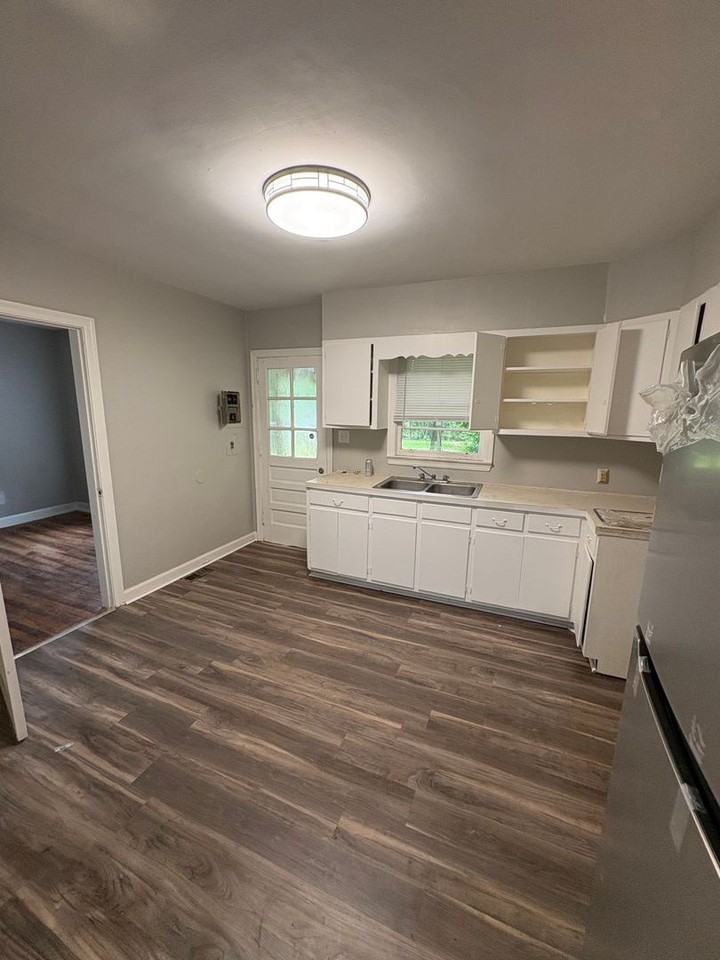 1713 Gillespie Ave - Photo 4 of 9