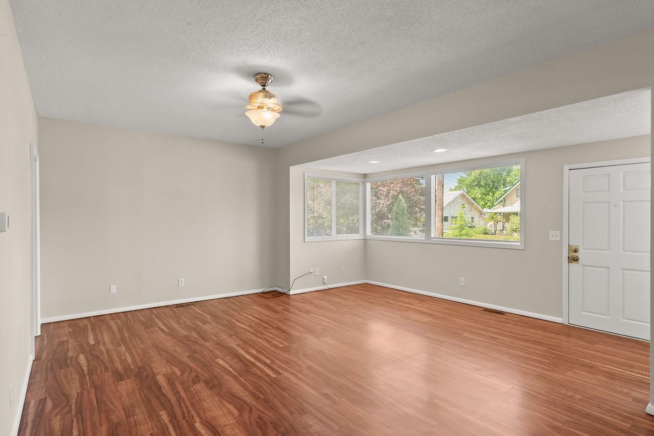 7110 Se Cora St - Photo 4 of 24