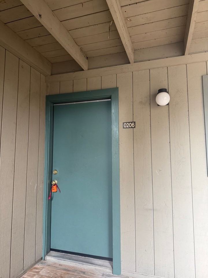 111 Se 16th Ave - Photo 2 of 2