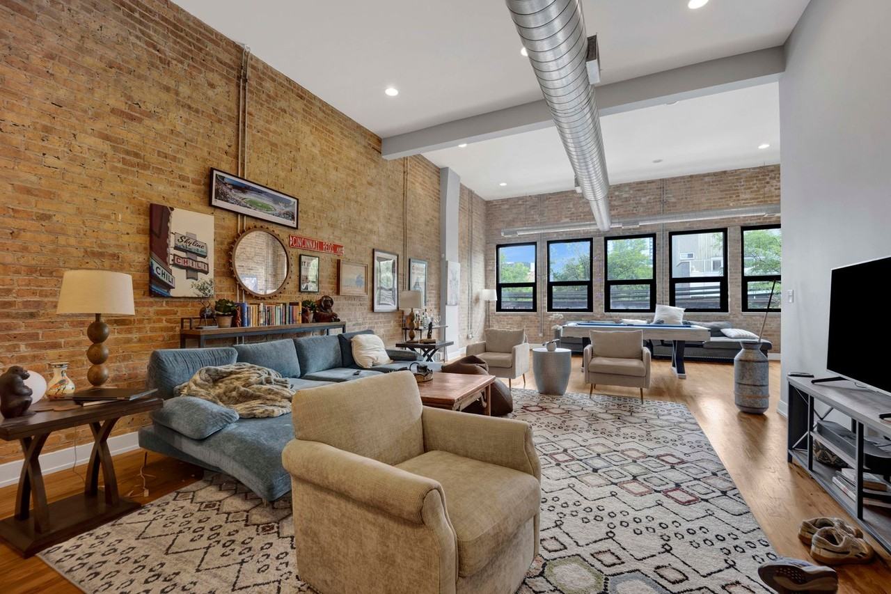 1015 W Lake St - Photo 2 of 16