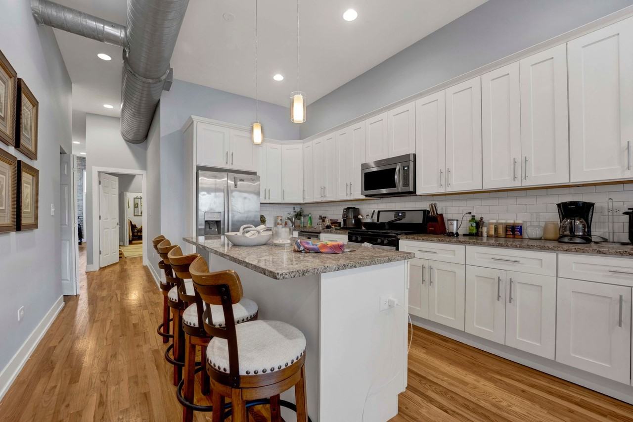 1015 W Lake St - Photo 5 of 16