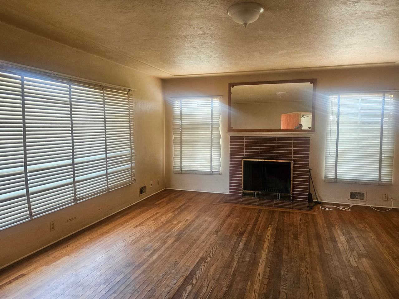 3871 S Clovis Ave - Photo 3 of 10
