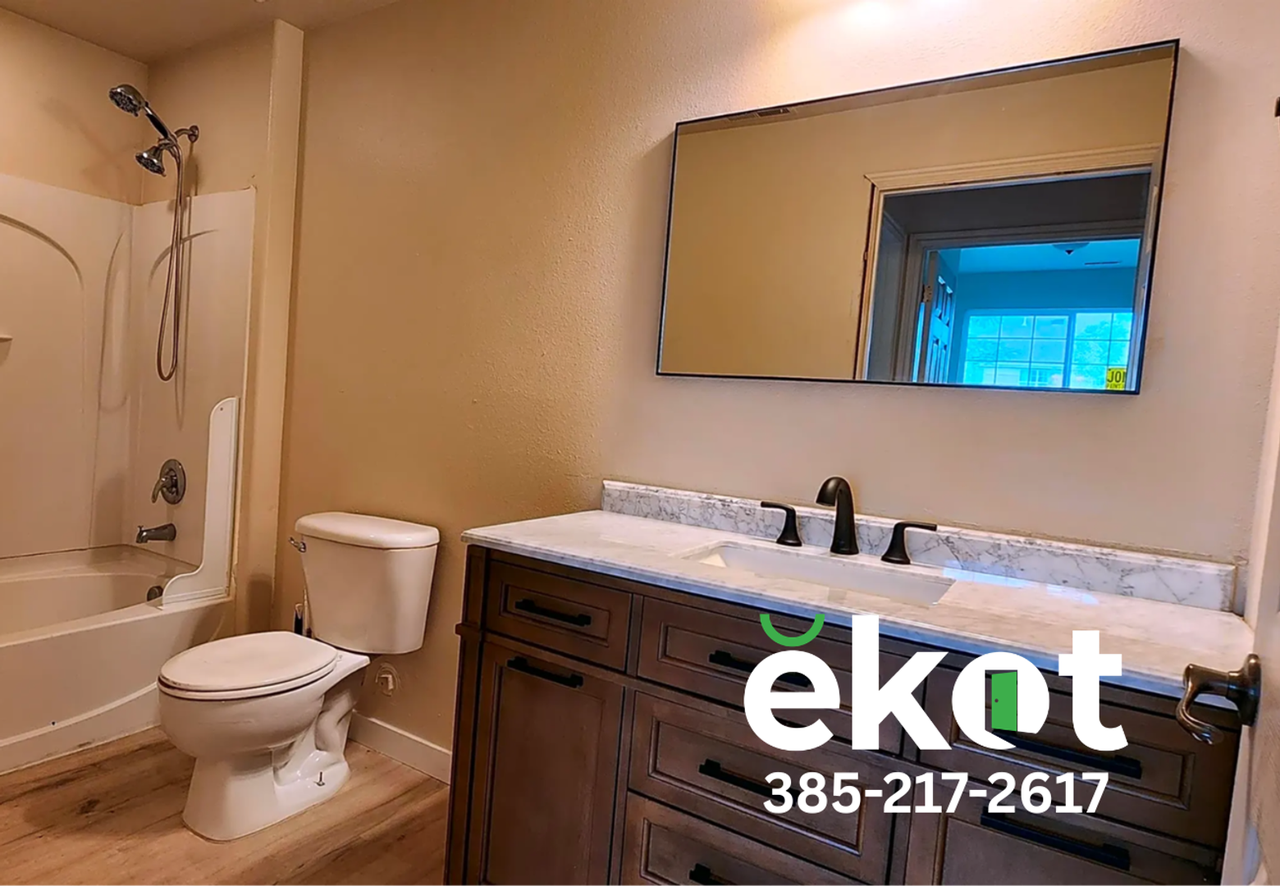 1361 W 50 N - Photo 4 of 13