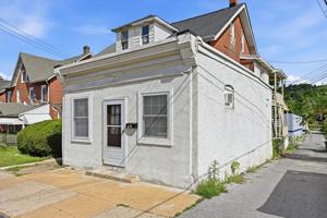 featured image of 571 Olive St