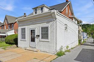 571 Olive St - Photo 1 of 1