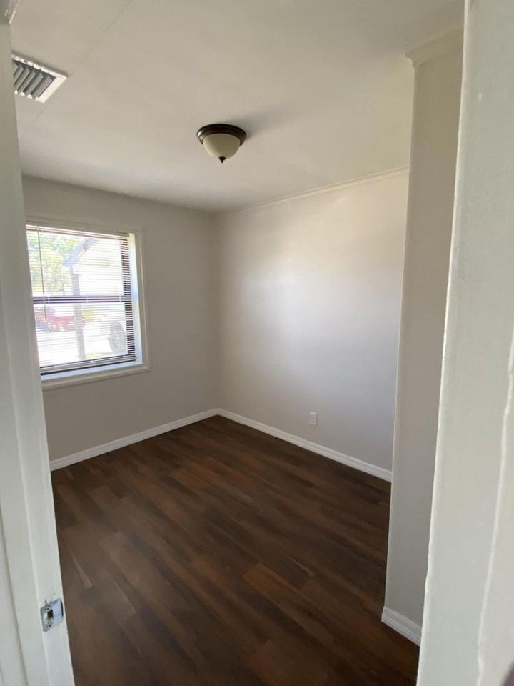 816 W 4th St - Photo 5 of 10