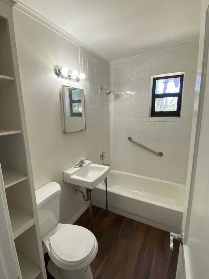 816 W 4th St - Photo 7 of 10