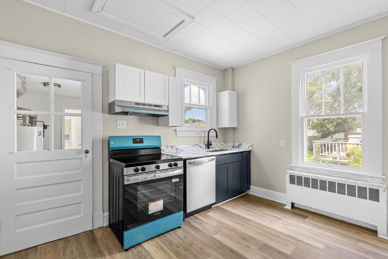 149 Beach Rd - Photo 3 of 36