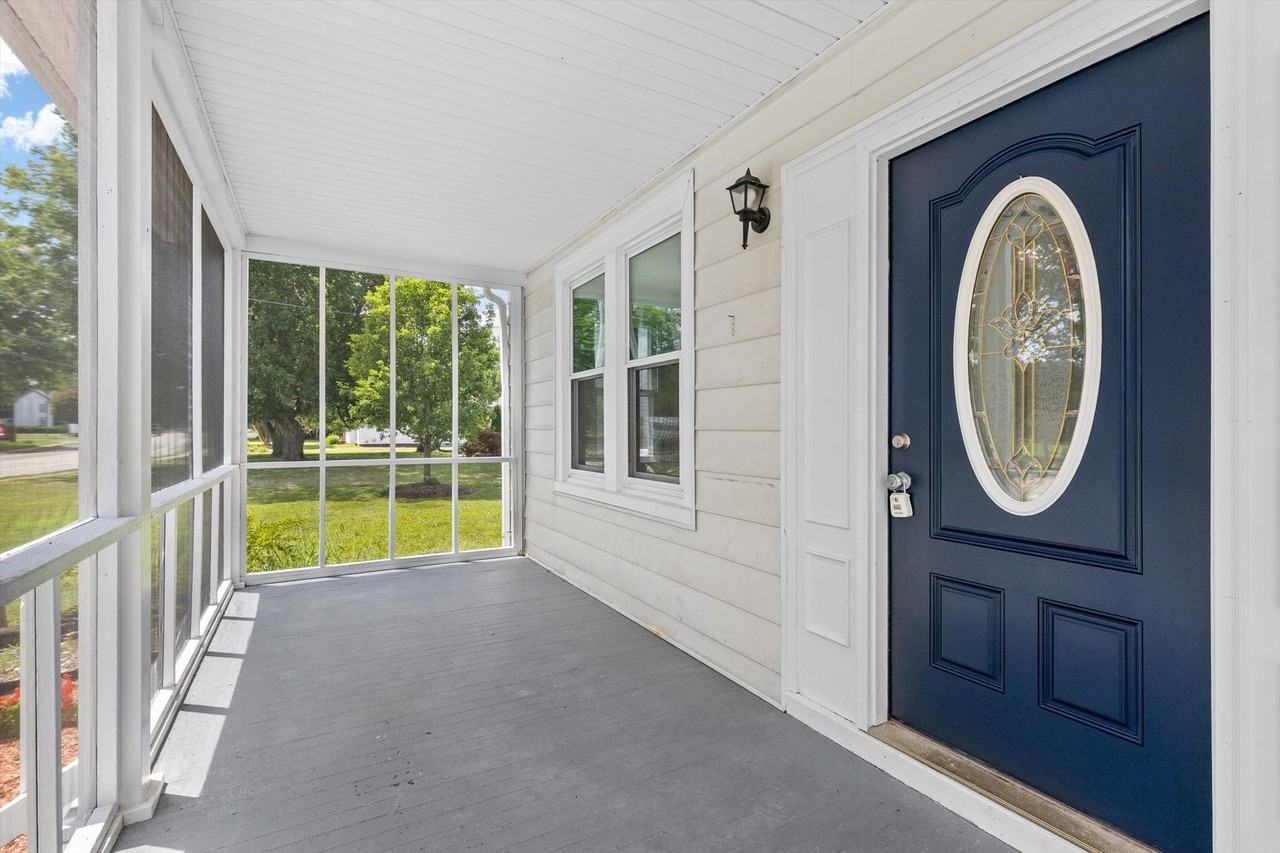 149 Beach Rd - Photo 5 of 36