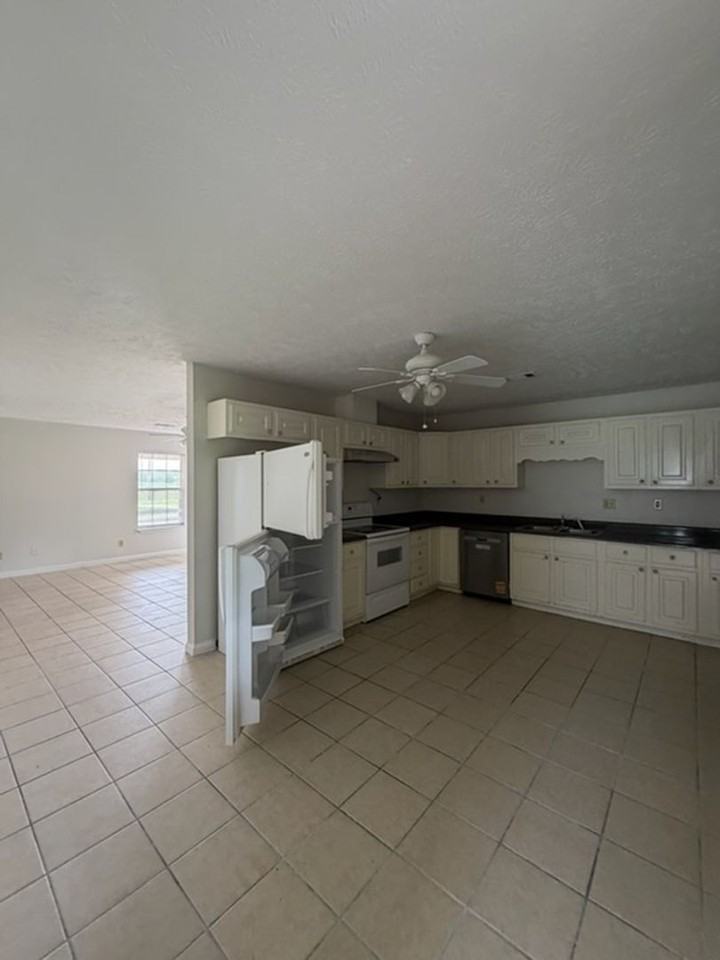 10556 Highway 363 - Photo 3 of 6