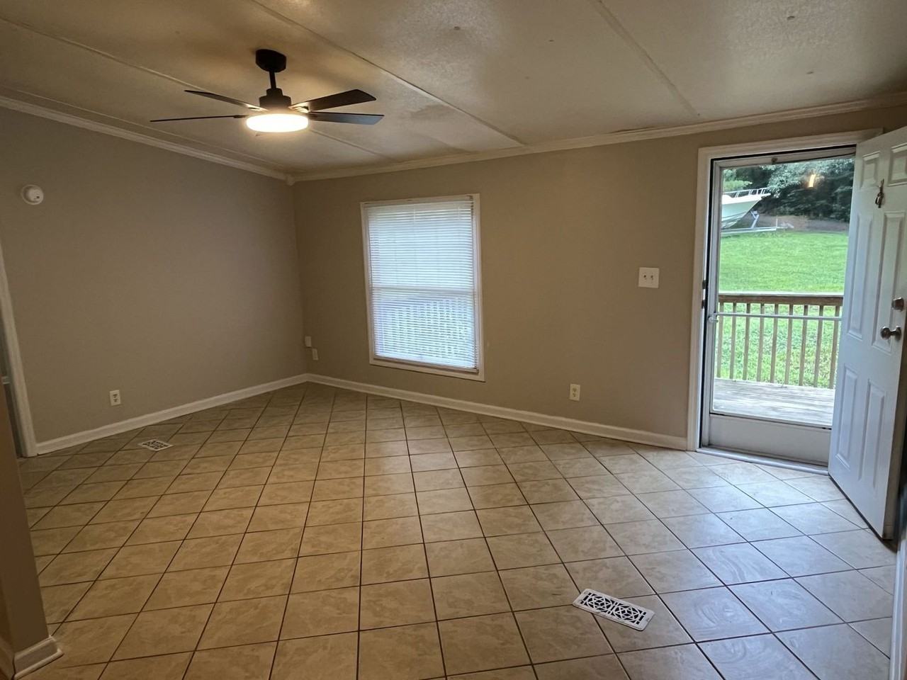 15420 Sharpe Rd - Photo 3 of 22