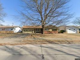 featured image of 2828 S Stewart Ave