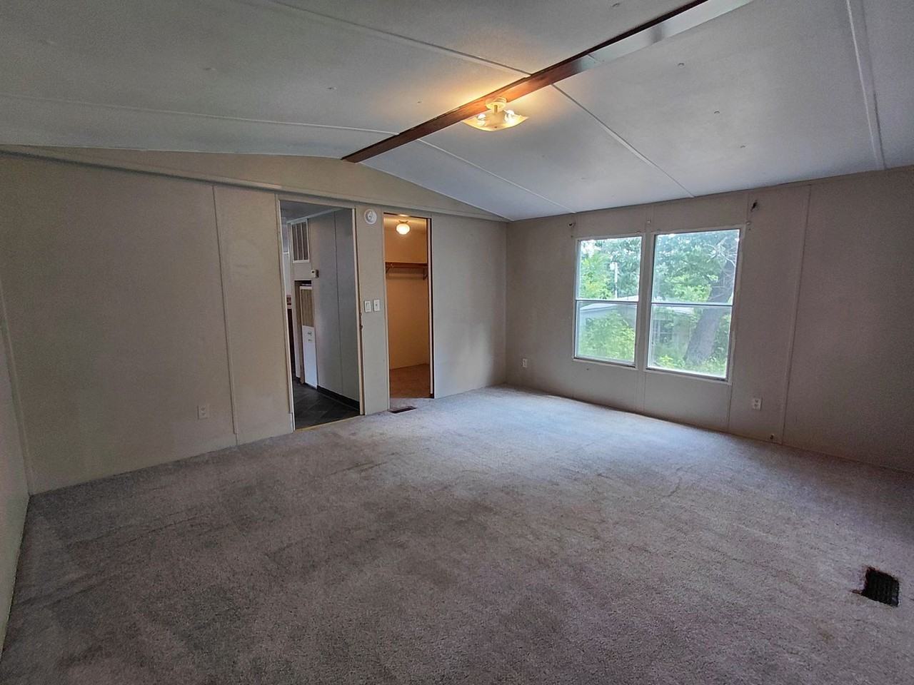 20899 Hampton Dr - Photo 2 of 14