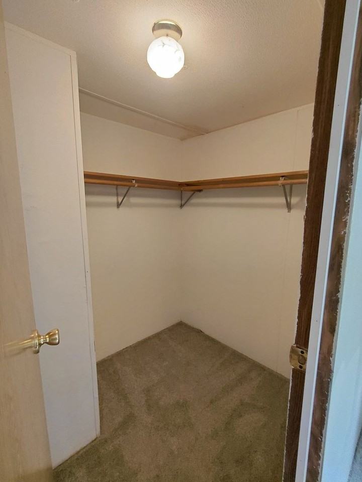 20899 Hampton Dr - Photo 6 of 14