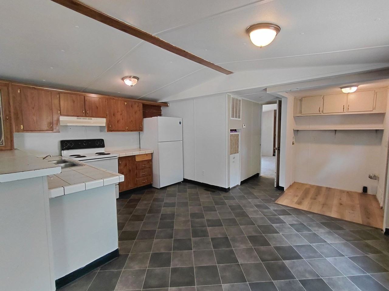 20899 Hampton Dr - Photo 7 of 14