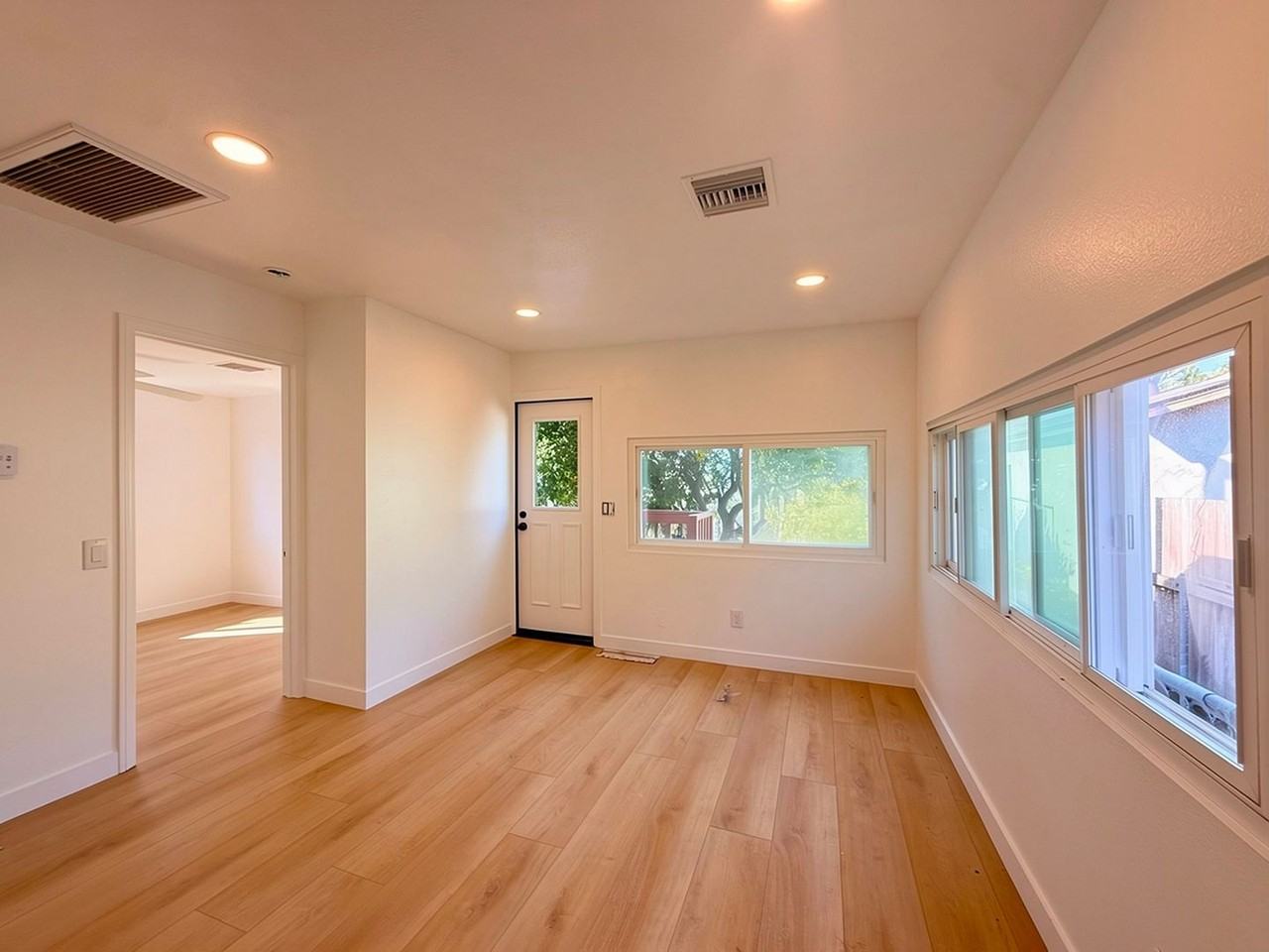 4546 Muir Ave - Photo 5 of 6