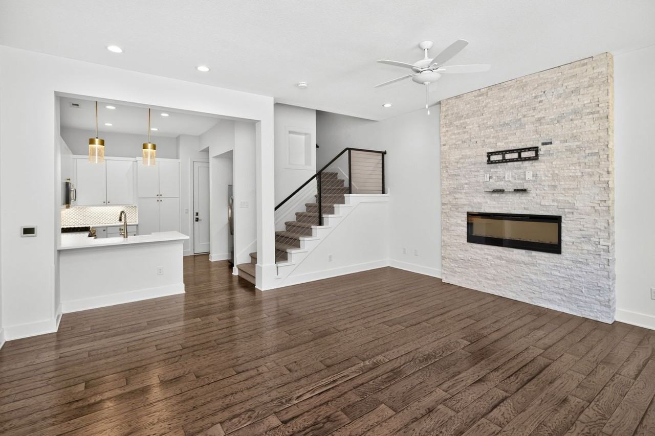 244 E Center St - Photo 4 of 36